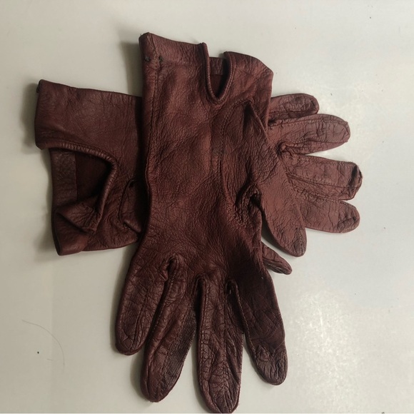 Vintage burgundy leather Gloves with Textured Pattern - Picture 6 of 7
